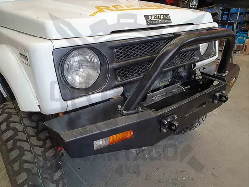 Paragolpes delantero con barra superior y base para winch Suzuki Samurai